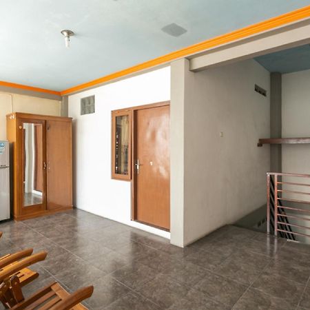 Reddoorz Syariah Near Stadion Manahan Solo 2 Exterior photo