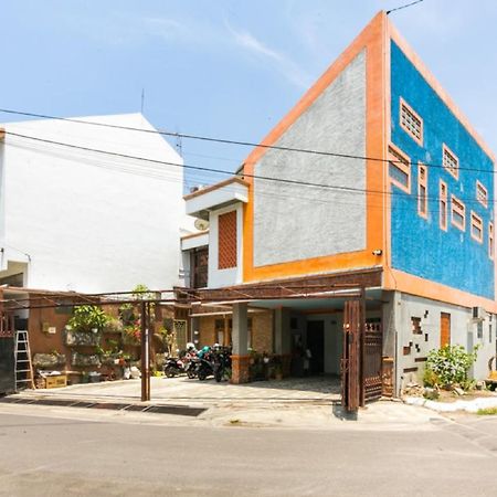 Reddoorz Syariah Near Stadion Manahan Solo 2 Exterior photo