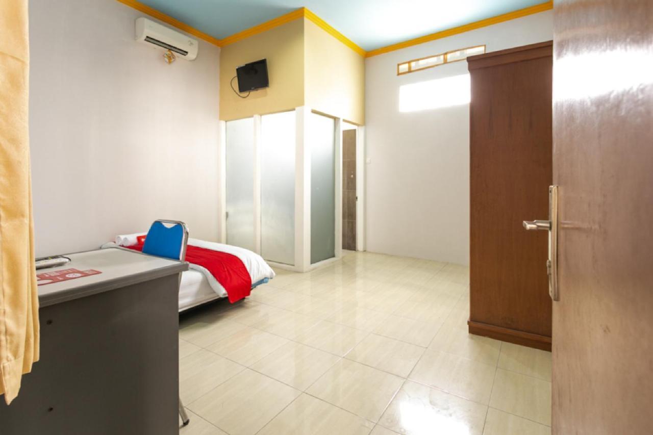 Reddoorz Syariah Near Stadion Manahan Solo 2 Exterior photo