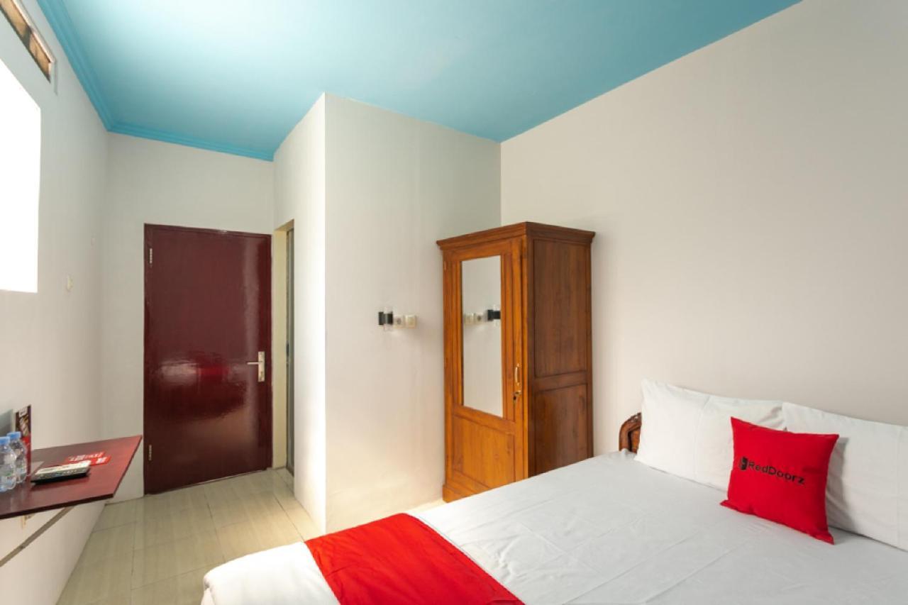 Reddoorz Syariah Near Stadion Manahan Solo 2 Exterior photo