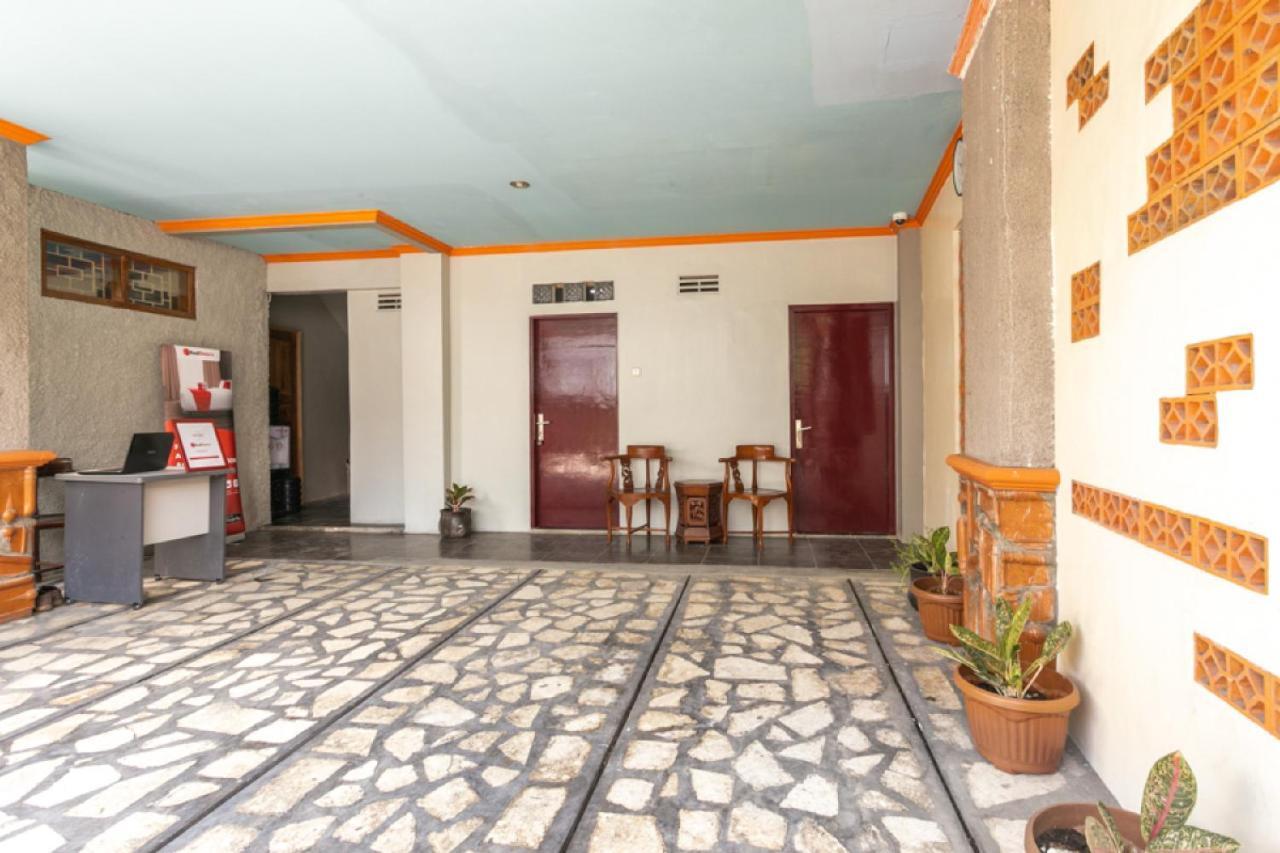 Reddoorz Syariah Near Stadion Manahan Solo 2 Exterior photo